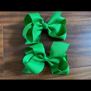 Girl’s Green Hair Bows